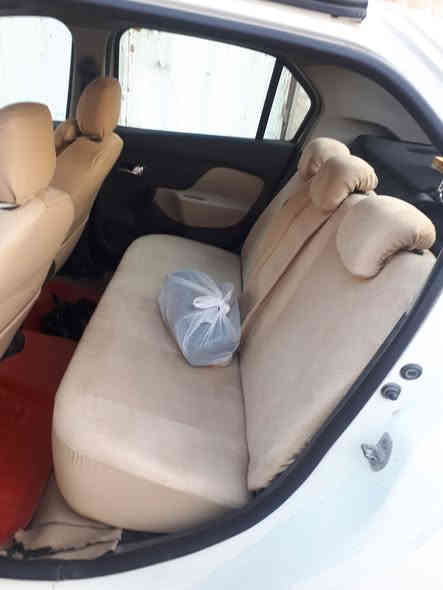 السلام عليكم
رينو سمبل ١٦ اوتوماتيك مصبوغه حزام 
كير محرك صدر امامي خلفي كهربائيات تخم تاير باتري جديد كلهه جاهزة
سنويه لل ٢٨ 
ب٦٠ ورقه وبيهه مجال كلش قليل
للاستفسار *********** ممتواجد عالنت الشراي يتصل وبالخدمه
