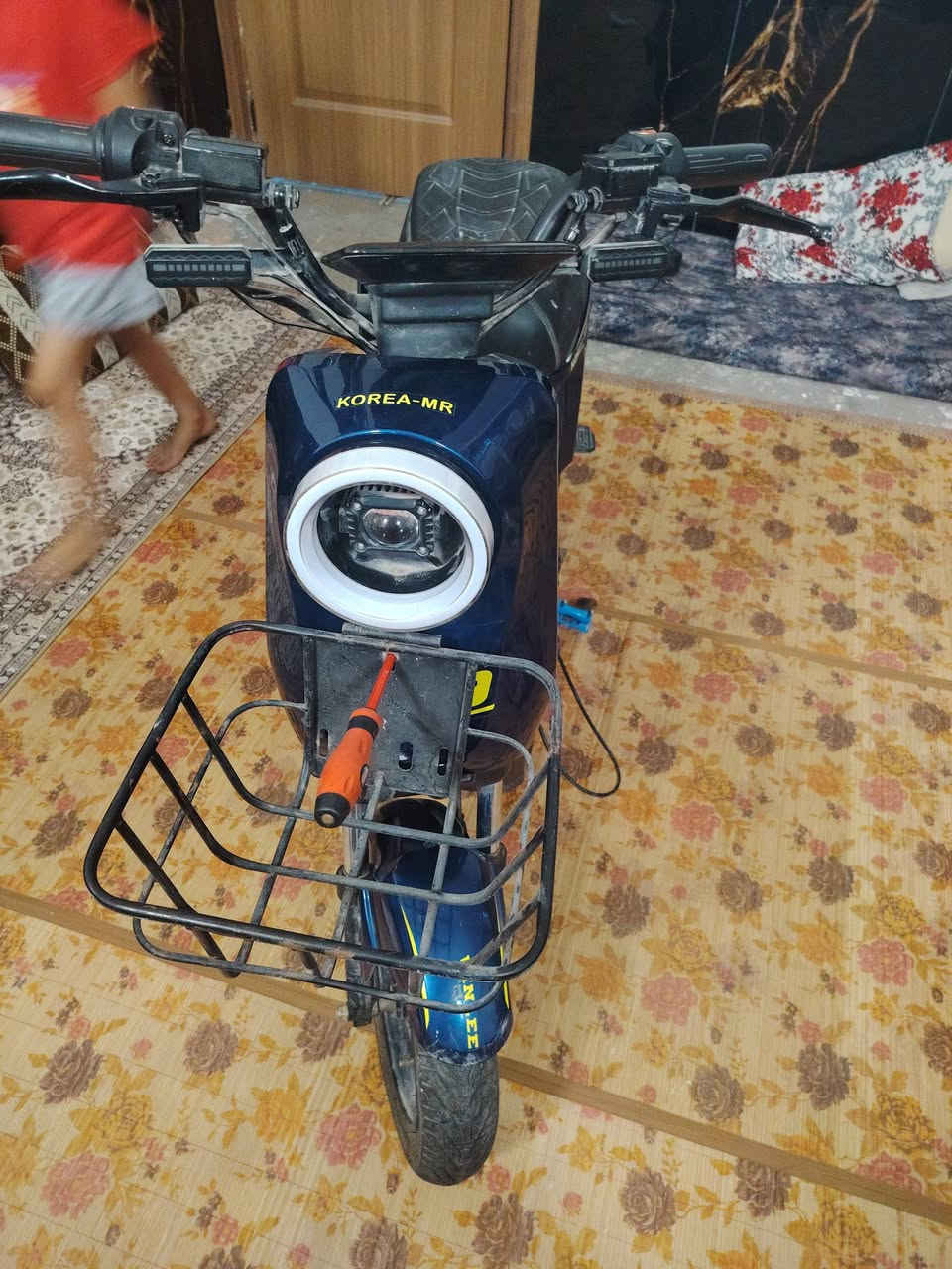 السلام عليكم من رخصت مدير الكروب بايسكل شحن بي نقص بطاريات ابيع كوم حديد السعر 200الف رقم الهاتف ***********
