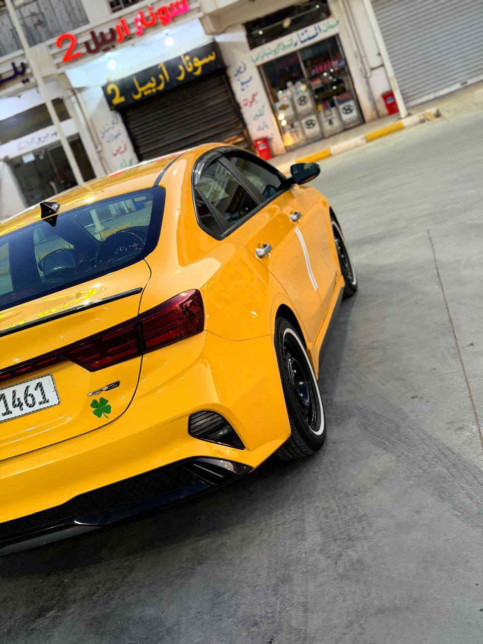 سلام عليكم كيه فورتي جئ تي ٢٣ فول عده الفتحه رقم بغداد أجره كير مكينه تبريد كفاله صدر تخم تاير كله جديد منضومة غاز كامله سياره متصرف عليه ربع حادثه مرفوق بالمنشور حادثه بسيط 
السعر ١٦٥ وبيه مجال شي قليل مكان السياره واسط الصويره للستفسار ***********
