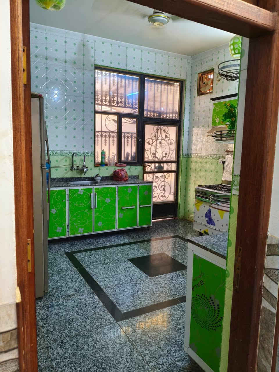 بيت للبيع م200
الديوانية حي الصدر الثاني خلف جامع الامام الحسين شارع الخباطات 
(الشارع صب)
البيت طابو صرف كونكريت مسلح ..غرفتين و صالة و استقبال و مطبخ و صحيات
للاستفسار على هذة الرقم :***********
