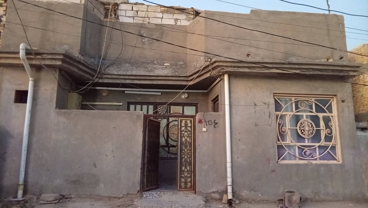 السلام عليكم بيت للبيع 100 متر واجه10 ونزال 10 بيت جديد طابقين غرفتين وصالتين وبراني ومطبخ وصحيات كونكريت مسلح الارضية والسقف كونكريت مكانه حي وحده قرب متوسطه الغصون سعر 85 وبي مجال للاستفسار على الرقم ***********

