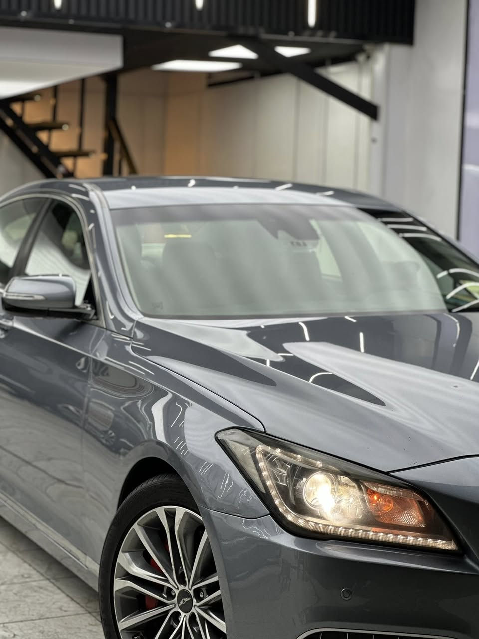 السلام عليكم
Genesis G80 2017 لبيع

السعر 180 ورقة

محرك V6 سعة 3.8 لتر

• نظام دفع خلفي RWD

Eco / Comfort / Sport :وضعيات قيادة •

• استهلاك وقود تقريبي: 11 - 9 كم/لتر

• بدون سقف بانورامي

• حساسات أمامية وخلفية

• مرايا كهربائية قابلة للتسخين

• مصابيح خلفية LED

• عادم مزدوج خلفي

• شاشة وسطية 8 إنش (لمس)

• نظام صوتي قياسي 7 مكبرات صوت •

• مقاعد جلد صناعي

• مقاعد أمامية كهربائية

• تدفئة للمقاعد الأمامية

• تكييف أوتوماتيكي مزدوج المناطق
جامات كلهن اوتماتيك

للتواصل :  ***********
