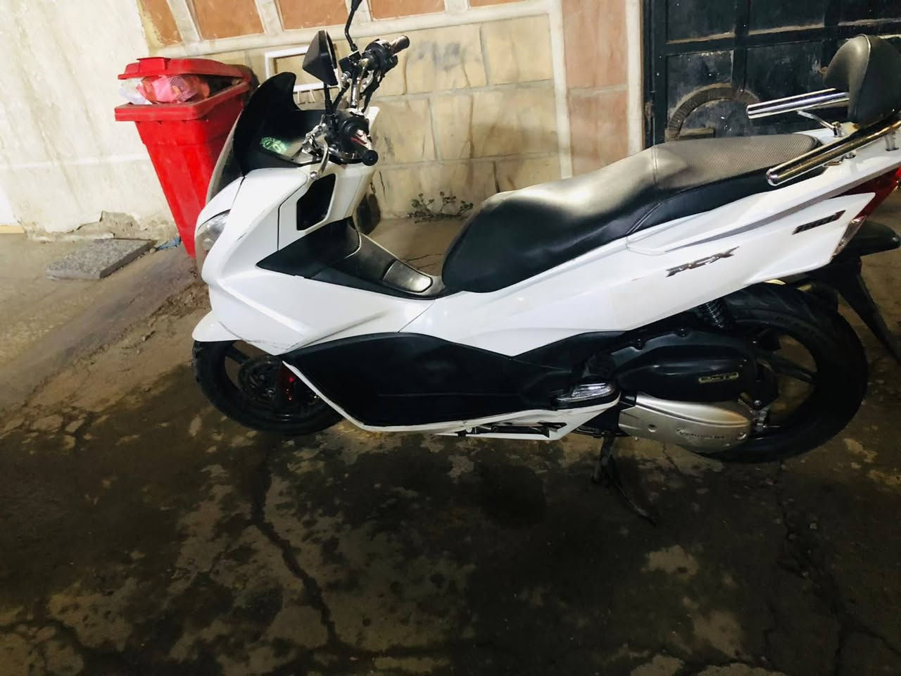 سلام عليكم دراجه PCX جيل ثاني
150i 
عنوان بغداد الاعظميه ساحت عنتر   تجي جيك شوف براحتك 
رقم ***********
سعره مليون 100 ميه مجال
