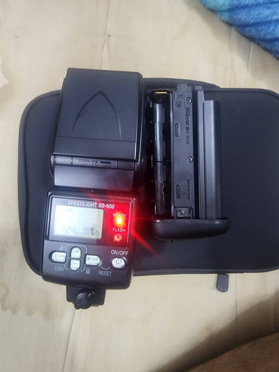 فلاش وحامل بطاريات كامرا نيكون قيم واخذ بالي يرضى بي الله بدون كسر


**إذا كنت صاحب هذا الإعلان وتريد حذفه لأي سبب، رجاءا أرسل رسالة إلى الدعم الفني**