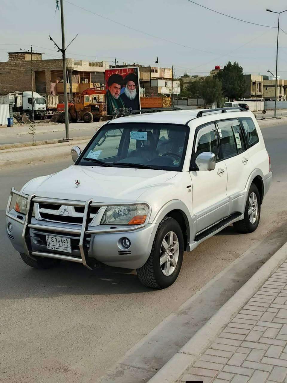 السلام عليكم للبيع باجيرو موديل 2007رقم بغداد السياره بلادي بدون صبغ مكفوله بيه بارد شي قليل موضح باسونار جاهزه كير ومحرك 3قطع تبريد 7راكب ترهم مراوس حسب الغناعه السعر 95مكاني بغداد *********** ***********
