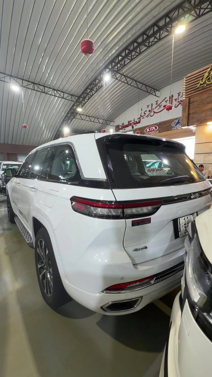 جيب كراند شيروكي اوفرلاند .
الموديل : 2022 . (خليجي) .  مغلفه PPF

المحرك : V6.  3.6L . 

العداد : 23 الف   . 

الضمان : 3 سنوات او 60 الف كيلو متر .

المواصفات :

* دفع رباعي 4x4 . 

* نظام تعليق هوائي (جكات). 

* قيادة ذاتية عند المنعطفات. 

* رادار امامي مع مانع تصادم . 

* نظام الرؤية الليلية. 

* تحذير الخروج عن المسار . 

* مستشعر نوم السائق مع نظام التوقف الآلي 

* تحذير النقطة عمياء ⚠ .

* نظام تحذير عند التقاطعات. 

* نظام تحذير عند تجاوز السرعة المحددة. 

* نظام عرض المعلومات على الزجاج الامامي (HEAD UP DISPLAY) 

* نظام تقليل الضجيج داخل المقصورة. 

* إنارة محيطية. 

* شاحن موبايل وايرلس. 

* تعديل وضعيات مقود السائق كهربائيا. 

* مرايا تعتيم ذاتي. 

* المرايا الجانبية قابلة للطي كهربائيا. 

* نظام الصوت ٩ سماعات Alpine.

* ويل قياس 20 انج .

* سقف بانوراما . 

* شاشه كبيرة 10.1 انج . 

* نظام الخرائط (GPS) .

* عرض خرائط الطريق على لوحة القيادة.

* لوحة القيادة بقياس 10 أنچ. 

* كاميرا محيطية 360 درجة . 

* 4 كاميرات خارجية مع بخاخات ماء للتنظيف. 

* كاميرا للمرأة الداخلية. 

* المصابيح الأمامية زنون .

* كشافات الضباب زنون . 

* دخول ذكي. 

* بصمة على 5 ابواب للدخول الذكي. 

* تشغيل عن بعد .

* الصندوق الخلفيي كهربائي .

* فتح الصندوق الخلفي مع حركة القدم.

* فرش المقصورة الداخلية من الجلد الطبيعي الفاخر .

* اضافات من الخشب الطبيعي للمقصورة الداخلية. 

* ذاكرة لحفظ وضعيات الجلوس للسائق. 

* ذاكرة لحفظ وضعيات الجلوس للراكب.

* مساج للمقاعد الامامية السائق والراكب. 

* المقاعد الأمامية كهربائية .

* المقاعد الأمامية تبريد وتدفئة .

* المقاعد الخلفية تدفئة .

* ستائر للشبابيك الخلفية. 

* انارة داخلية LED متعددة الالوان . 

* حساسات امامية. 

* حساسات خلفية . 

* 5 راكب .

* تدفئة ستيرن . 

* مانع تصادم خلفي .

* بلوتوث تلفون . 

* محدد سرعة . 

* نظام التشغيل والاطفاء الاوتوماتيكي .

* نظام بريك اوتماتيكي .

العنوان _بابل طريق حلة نجف

لغرض الاستفسار :

***********
***********
