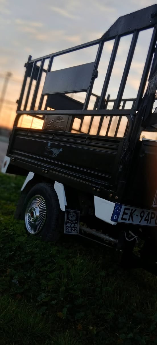 السلام عليكم ستوته للبيع اي  عيب ما بيه كهربائيات شغاله  ركبه شرط محرك شرط موديل2023 السعر مليون و 350 وبي مجال بسيط عنواني كركوك  اخوان عالخاص ما اجاوب .وهذا رقمي***********
