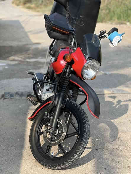 سلام عليكم بوكسر 2023 نازله 2024 دراجة خير من الله ونضيفه وما بيها أي نقص نكرة سلف وانضف من لصور 
!! بدون رقم بس أوراق 
مكاني بغداد 
***********
