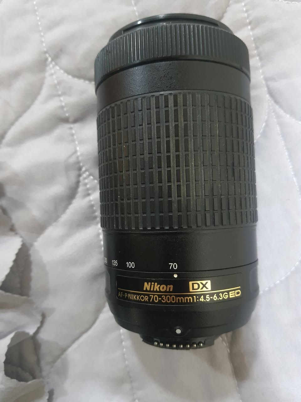 كامره نيكون D5300. نظافه 75الزوم القفال مالته لا يقفل وعندك الرام من تركبه لا يكبس
سعر 200وبيه مجال***********
