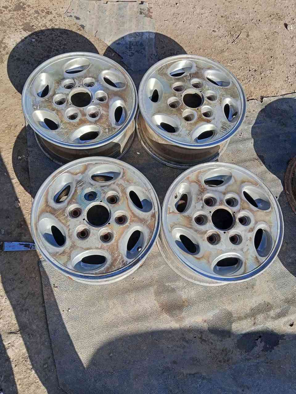 للبيع كلهن شلع ما بيه مفرد غراض مستعمله وحاويه
وياله تخمين 
بيبان حاويه بسته ومستعمله 
صطاب اكسنات بريجو حاويه 
مكاين بسته عاطله عدد 3 
كيوره 2عاطلات 
كاردنات بسته وبريجو 
بريشات بواري دهن جنط بريجو وبسته 
جام بسته دعاميات اسيا 
فريم ممات بسته وبريجو 
شواصي بسته امامي 
طوس بريك خلفي 
سوبايه بسته 
كشن بريجو كلاب 
الغراض للبيع شلع 
العنوان بابل كفل 
مكلف بل نشر ***********
