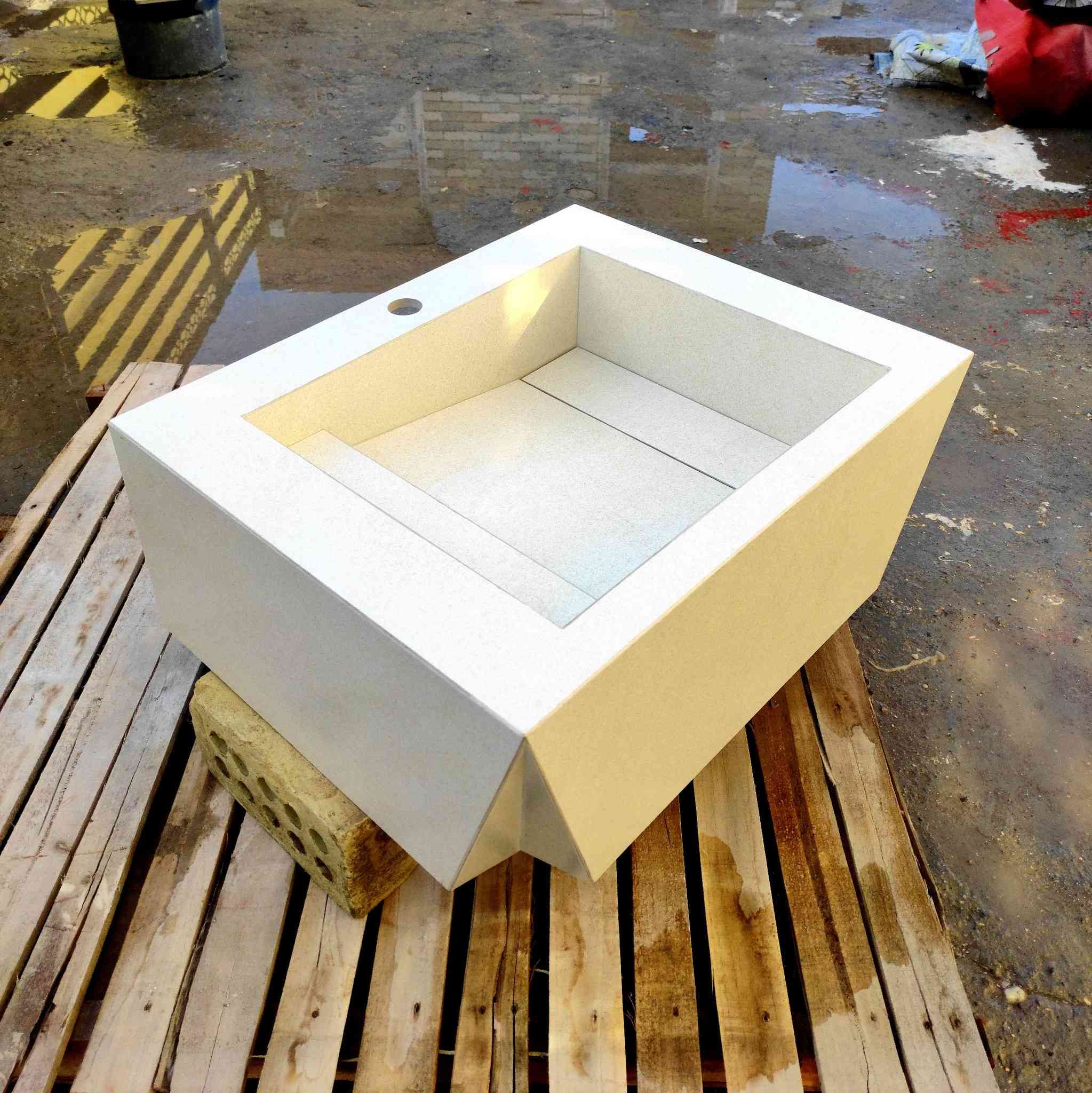 بِسْمِ اللَّـهِ الرَّحْمنِ الرَّحِيمِ 
 ﴿ وَأَحْسِنُوا إِنَّ اللَّهَ يُحِبُّ الْمُحْسِنِينَ ﴾

✨ مغسلة "الزاوية الملكية" ✨
تصميم هندسي مميز بشكل شبه منحرف يعطي لمسة عصرية وأناقة مختلفة لأي مكان 🔥
📏 القياسات: ارتفاع 25 سم
عرض 50 سم
طول 61 سم
🔹 المميزات: ▪️ درج جانبي عملي لوضع الصابون أو أي مستلزمات ثانية
▪️ فتحة الخرطوم من الجانب لسهولة التركيب وترتيب أفضل
▪️ تصميم داخلي واسع وسهل التنظيف
▪️ خامة قوية تتحمل الاستخدام اليومي وتدوم
🏭 معمل الأخوين: :"التفاصيل الصغيرة هي اللي تصنع الفرق الكبير… واحنا أهل التفاصيل."
📌 ملاحظة: ننفذ جميع التصاميم حسب الطلب وبأي قياس تحتاجه

📞 للاستفسار والمعلومات راسلنا خاص
واتساب ***********
               ***********

https://www.facebook.com/share/1CSZgZLsjg/
https://www.instagram.com/a_4esi?igsh=eGppcWZkenc1d25t
#معمل_الاخوين
#مغاسل
#مغاسل_حديثة
#تصميم_داخلي
#ديكور
#ديكور_منازل
#ديكور_عصري
#تصميم_عراقي
#صناعة_عراقية
#منتج_عراقي
#تفصيل_حسب_الطلب
#جودة_عالية
#شغل_نضيف
#ابداع
#حديث
#sink
#modern_sink
#bathroom_design
#home_design
#interior_design
#luxury_design
#custom_made
#handmade
#home_decor
#minimal_design
#trending
#fyp
#foryou
#viral
