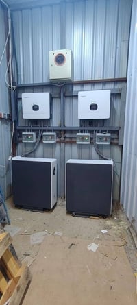 منظومة شمسية • انفرتر Growatt ١٢KW×٢ • بطارية LVtopsun ٣٢KW×٢