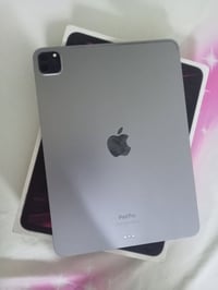 ايباد برو ١١ • معالج M2 • بطارية ٩٠%