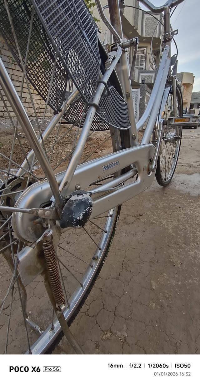 ًسًــــــــلَآمِــــــــ عــــــــلَيـــــــّكَمِــــــــ👋
بايسكل بطه نوع PANOSONIC ياباني🚲
مكينه 3 سرعات
بايسكل لون رصاصي نظيف💦
صارله شهر من نازل من الحاويه💯
سعر 90 وبس مجال 👈👈[للشراي] 
عنوان📍حله حي الصحه شارع الكورنيش
اتصال📞***********
