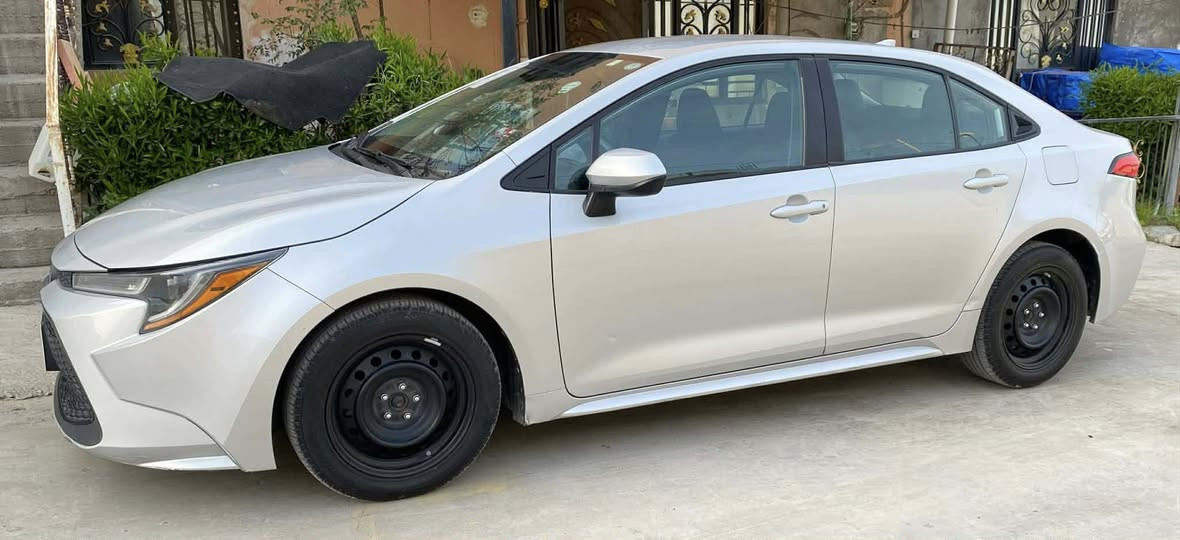 للبيع كورلا LE
السعر 141 بيها مجال 
***********
موديل 2020 
لون سلفر 
بجم امامي خلفي كبس 
بدون ايرباك 
كير مكينه بشرط 
سنويه رقم جديد 
تايرات جديد 
حجر رادار شركة 
مكان السياره ديالى خانقين
