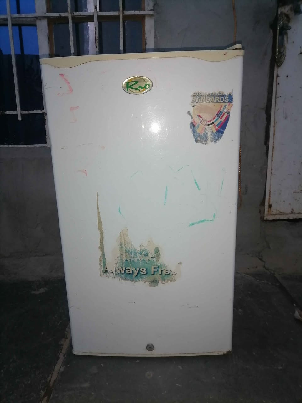 ثلاجه صغيره فول تجميد نقص فقط شبجات جديده السعر ٥٠ الحسينيه القمانيات *********** الفارس, صلاح الدين
