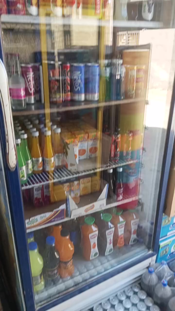 السلام عليكم للبيع عارضة عمودية 
كبيره ' نضيفة تبريده حلو كلة شغالة مابية اي عطل 

السعر : 300 الف 
العنوان : الغزالية الهياكل شارع 60 
رقم الموبايل : ***********
