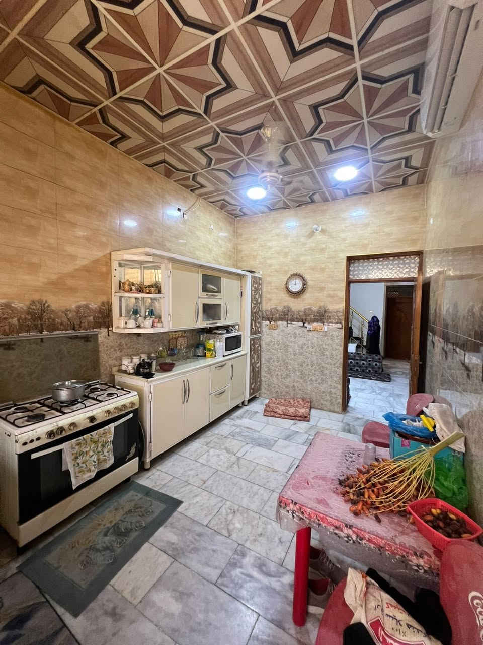 🏡 بيت للبيع – الناصرية / حي الشموخ  خامس بيت عن طريق ياحسين
📏 المساحة: 150 متر يحتوي شقة معزولة
📐 الواجهة: 7.5 متر – النزال: 20 متر

🔹 الطابق الأرضي:
غرفتين + مطبخ + صالة + صحيات + استقبال

🔹 الطابق العلوي:
غرفتين + صالة + صحيات

📞 للتواصل والاستفسار يرجى الاتصال على الأرقام التالية:
***********
***********

📢 لمتابعة جميع العروض المميزة:

🔗 قناة التلكرام:
https://t.me/drug9899

🔗 قناة الواتساب:
https://whatsapp.com/channel/0029Vb73eLZEwEk4114Pur3X
