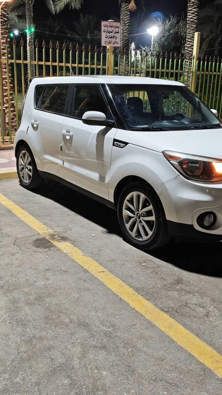 السلام عليكم 
سول 2019 لون ابيض للبيع 
السياره كلش نظيفه و اعتماديه الله شاهد من البيت للشغل و حك الزياره 
السياره بدون ايرباك و سنويه ما ساقطه 
ماشيه ٥٨ الف 
حادثها من امريكا و بيها بابا هنا مبدله 
مكينه و كير و تبريد و حداديه خير من الله 
سعرها 132 و بيها مجال للطيبين 
*********** مكان السياره في بابل الحله
