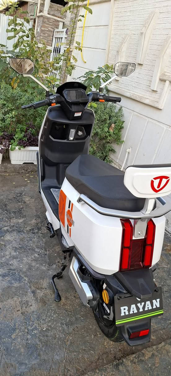 سلام عليكم بيع مستجعل حيل متوازي عليهه الشعر
٩٥٠الف جديده الله شاهد استعمال شخصي شهر واحد فقط سرعه 70حقيقي تمشيك 70كيلو  6بطاريات دراجه حيل جديده 
رجائا المو شراي لا يطبلي فدوه العينكم عنواني بغداد البنوك 
رقم الهاتف ***********
