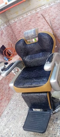 كرسي حلاقة • استعمال قليل • النجف