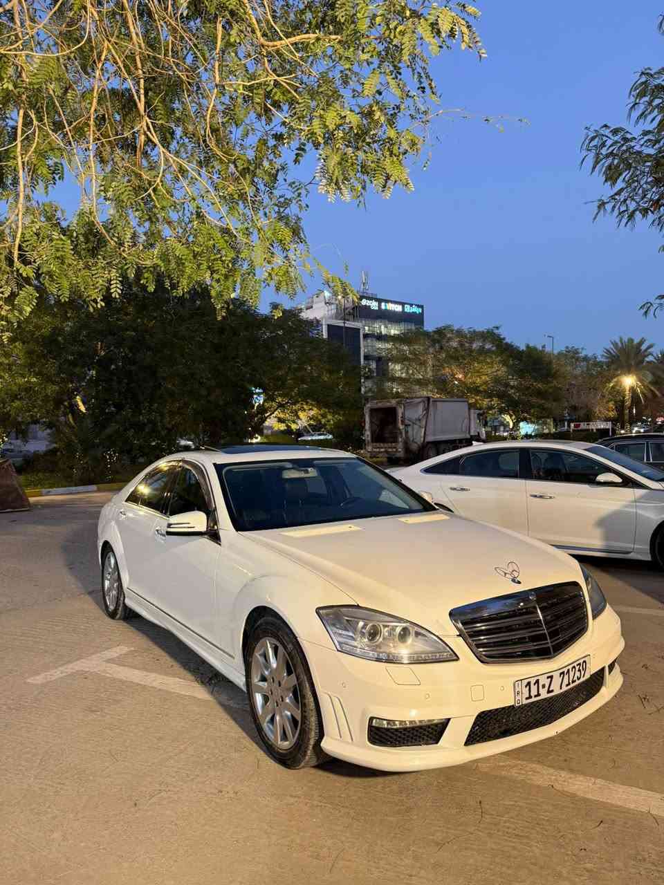 للبيع ٢٠٠٥ s350 
المكان بغداد حي الخضراء 
***********
