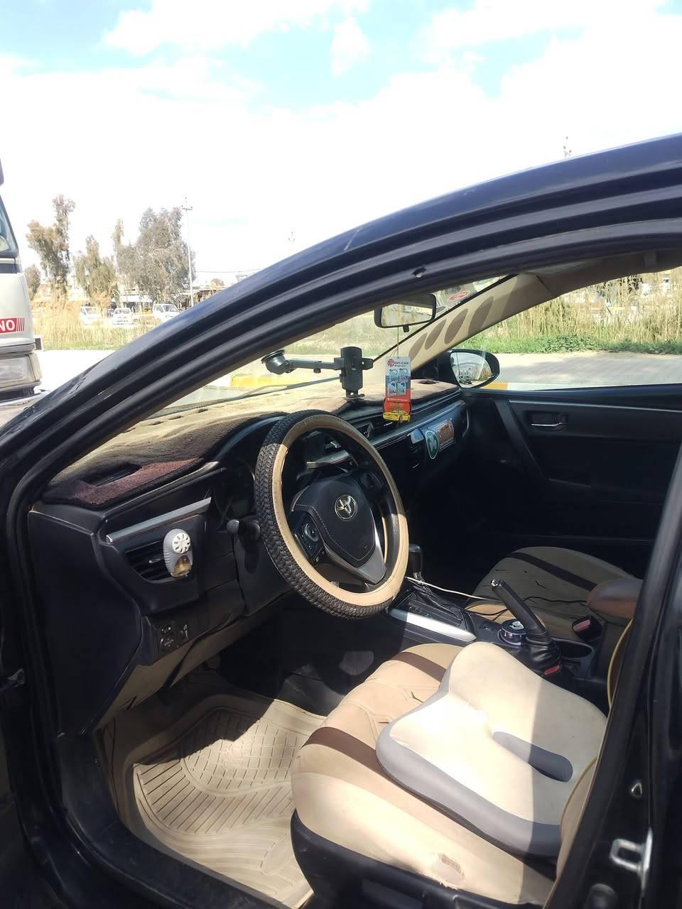 كورولا 2015 بيها اربع قطع من دون دواخل السعر 105 للاستفسار
***********
