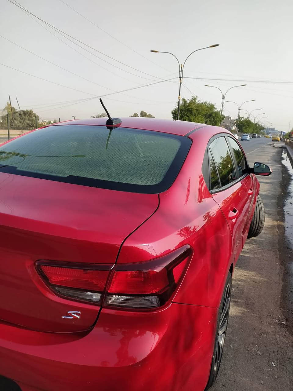 Kia Rio 2018 

رقم نينوى مسطرة بـ اسمي
السياره كود واحد بيها قطعه وحده شبر بلبونيد فقط
كير شرط مكينه شرط
السياره نضيفة حيل مابيها اي نقص 

مواصفات: S 🔴

نضام سبورت 

تثبيت سرعه

كير توماتيك 6 سرعات + عادي

مانع انزلاق 

ABS

شاشه وكامرة

ويل كب 

تحكمات ستيرن 

سياره حلوة ونضيفة مال جناي

السعر 115 مجالها قليل 
للاستفسار *********** موصل, نينوى
