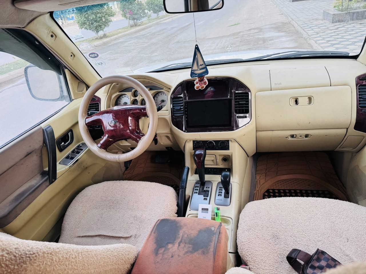 باجيرو ٢٠٠٧ جاهزه من كلشي حداديه تبريد كهربائيات شغاله تخم تاير سياره بيها  تجيه مداور ثاني يوم عنوان سماوه السعر ٦٣ شراي اتصل أو واتساب ***********

