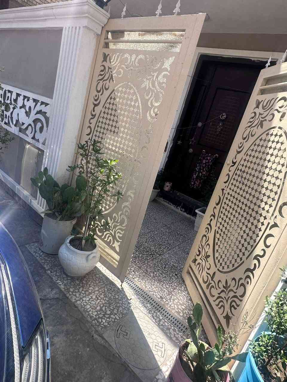 بيت 100متربلزعفرانيه  نهايه اربع شوارع كاع حجي جعفر مي ومجاري وتبليط لبيت طابق واحد وبي بيتونه جبيره ***********
