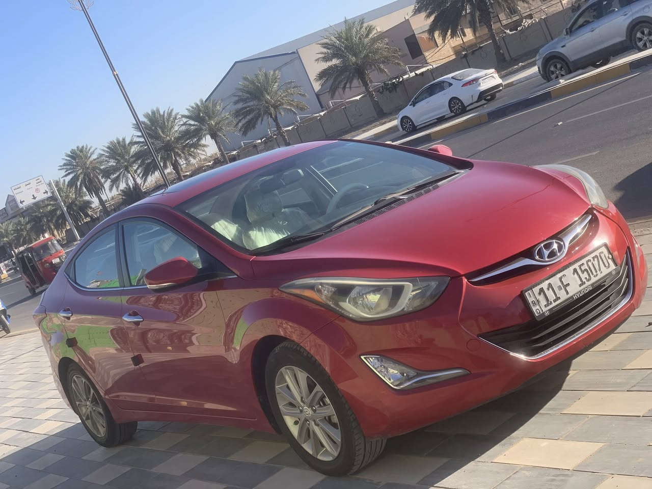 موديل 16 فول مواصفات امريكي شبه كلين ماشيه 93 mi محرك 2000 دوش سعرها 125$
هـ/***********
