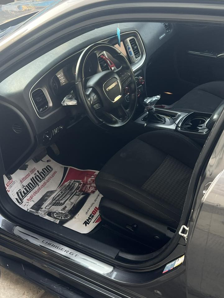 السلام عليكم ♥️
دوج جارجر 2022 Gt جي تي 

محرك 3.6 موصفات الGt معروفه فول عده الفتحه 

ماشيه 17 ميل سياره جدا جدا نضيفه 

سياره حادث 3 قطع بنيد وجاملغ وقبق جنطه بيها تعديل بل شاصي 

وماشالله سياره بجم كبس 

ويل 20 بلادي مال gt 

مكان السياره بغداد المشتل 

السعر 210 وما توقع اكو هيج سعر بهيج نضافه 

متواجد فقط عل رقم ***********
