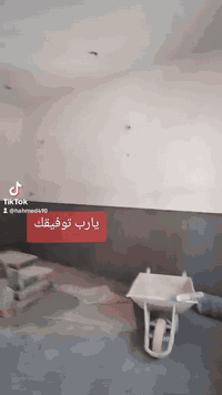 نشتغل بضمير، لأن ندري هذا بيت العمر. لبخ درجة أولى وضمان من الفطور." "...