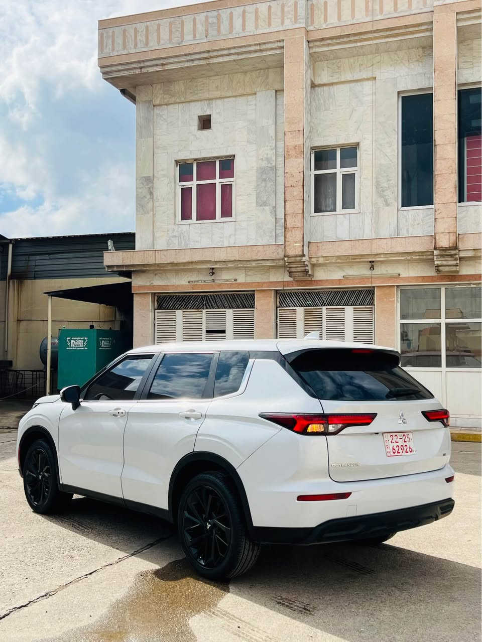 2023 MITSUBISHI OUTLANDER, SE وارد أمريكي
ميتسيوبوشي ئاوتلاندةر موديل 2023 SE وارد أمريكي
رقم شاسي موجودة 4 پارچةي بوياخة بةبئ ناوگرتن
شاسي دواخل شرت 7نفري 7 راكب شرت رقم كردن
***********✅☎️صابركارس تيجارة للسيارات اكر, نينوى
