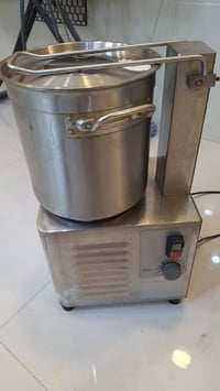 خلاط حمص بطحينه النظافه 90% للبيع رقم التليفون07704544764