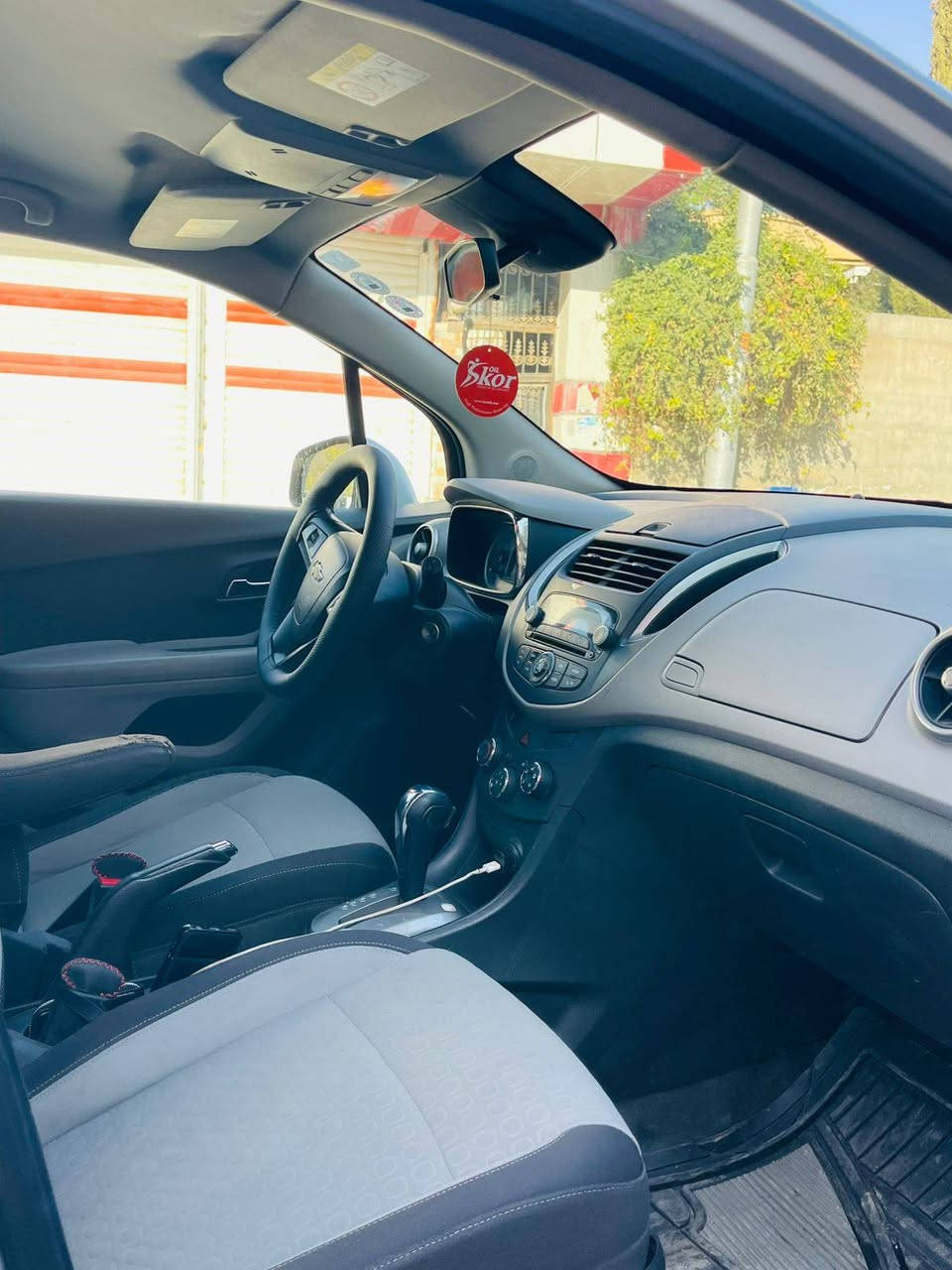 شۆفرلێت تڕاکس 2016 خەلیجی سەنەوی 2028 جاملغی سایەق بۆیاغ بێ ناوگرتن زۆر پاکە غڕامەی لەسەرنیە بێ دەبل بێ تۆڕبۆ مەڕغوب مەکینەو گێڕ بەشەرت 95و مجال گۆڕینەوەش دەکەم 
***********
*********** أربيل, العراق
