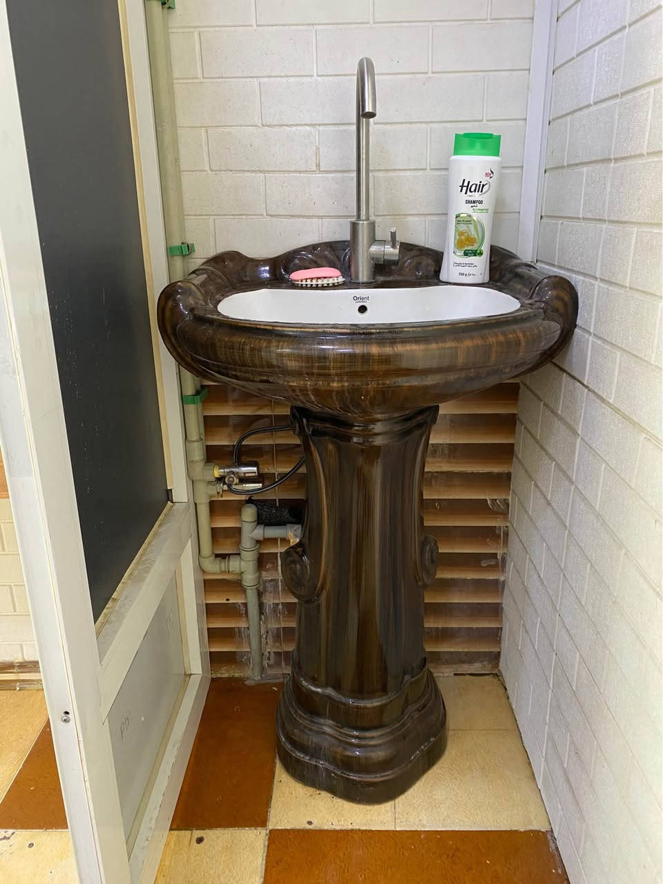 سڵاو ئەم ئەشیانە بۆ فرۆشتن 

ئەم ٥ دانە کورسیە بۆ فرۆشتن تازەیە بە 27 هەزار قفڵی 

ئەم بۆیلەرە بۆ فرۆشتن وە  هیتەرەکەی تازەیە و ئەسڵیە  زۆر باش گەرمی ئەکات  نرخی 50 هەزار قفڵ

ئەم موبەریدەیە بۆ فرۆشتن تازە ماوەتەوە و ٤ درەجە سەریعی هەیە وە ئەتوانی بەس هەوا ئیش پێ بکەی وە ئەتوانی ئاوەکەشی بۆ بکەیتەوە بۆیی هەواکەی سارد بێت وە کارەبایەکی زۆر کەمی ئەوێ نرخی ٩٠ هەزار قفڵ

ئەم مەخسەلە بۆ فرۆشتن نرخی ٣٠ هەزار قفڵ 

ناونیشان سلیمانی راپەرین 

نامە بنێرن یان تەلەفون بکەن لە خزمەتانام 
*********** السليمانية, العراق
