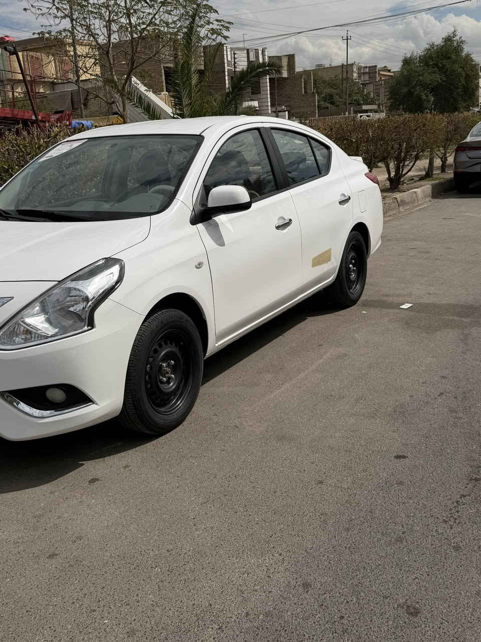 السلام عليكم نيسان سني هندي ماشيه 27 الف 
موديل 2024
جديده مدوشمه كامل بدون صبغ فقط الملاحظة الي موضحة مكاني بغداد 
***********
