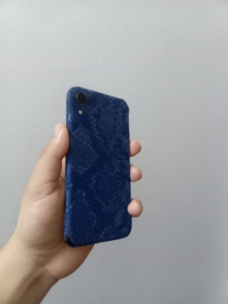 السلام عليكم
1
ايفون اكس ار نضيف ١٢٨مبدل مبطاريه وضهر مكسوره حاطله تغليف والشاشه مثل ما موضح بيه شويه طكع ممبينه كلش  بس الجهاز نضيف ومابي اي مشاكل غير المذكورات
2
ايباد اطفال يفيداستخدام تصفح فقط
3
بلي تو ماعرف شغال او لا ويا جوستك مالته وجوستك مال بلي 4 
رايدهن مراوس بايباد من 8 ونتا صاعد مكاني بغداد الطوبجي الرقم ***********
