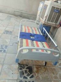 مرحبا اعيد النشرر بسبب وعود سرير طبي ميكانيكي حيل نضيف  كامل هوه ميز ط...