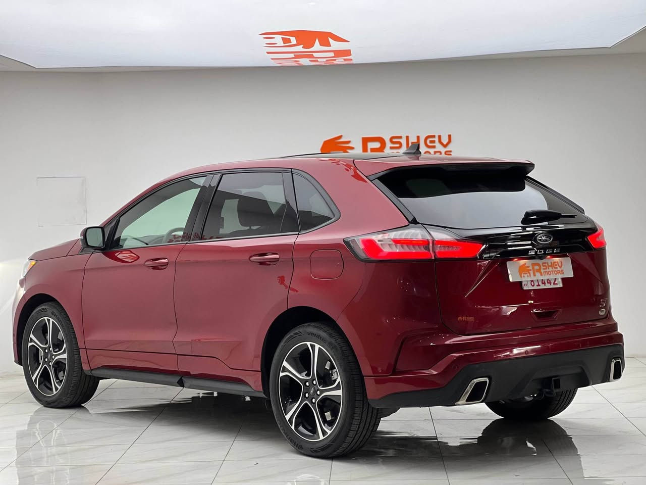 Ford Edge 2023
فورد ايدج ٢٠٢٣

مواصفات ST اعلي فئة مواصفات
(تبريد المقاعد-سقف بانورامي-تدفئة المقاعد-مقاعد كهربائية-AWD-صندوق كهربائي-رادار-التشغيل عن بعد-إنارة محيطية-شاشة-بصمة-المصابيح الأمامية ليد-مثبت السرعة-شاحن لاسلكي-)

مكينة ٦سلندر+توين توربو حجم ٢.٧لتر ✈️
ماشية 26,000 ميل و بحالة ممتازة 

ضرر السيارة ثلاث ابواب بجم كبس بيها شوي دواخل الباب و ايرباك بردة سستم شركة 
رقم الشاصي مع الصور
رقم كاتي تترقم شمالي دهوك اربيل سليمانية

مكفولة من كير و محرك و كهربائيات

و ب سعر(198$) ورقة و بيها مجال للطيبين

مكان السيارة

دهوك -معرض ارشف R-Shev
رقم51 من معارض التيرمينال 

***********
*********** دهوك, العراق

