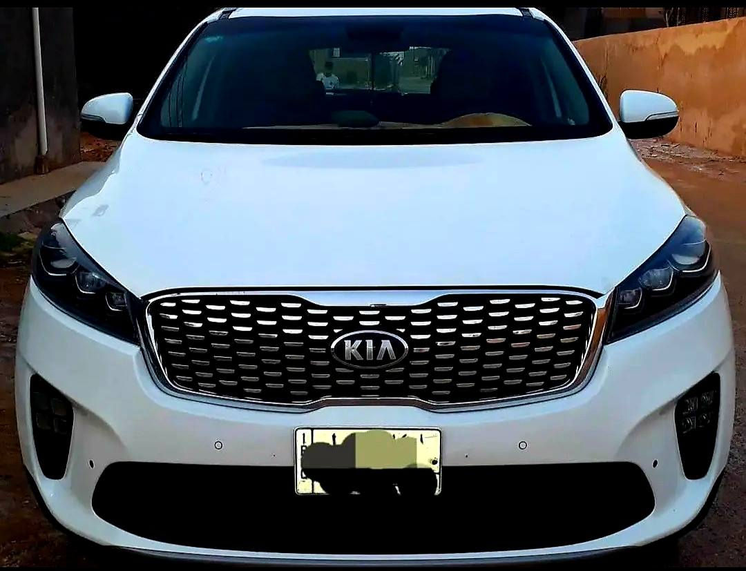 سورنتو ١٨ خليجي 
٧ سلندر ٧ راكب غير مكفولة حسب السونار المرفق
تبريد ثلاث قطع. نظام ملاحة gps . مري شفط
شعار سورنتو بدواسه. بصمة تشغيل وابواب بصمة .ونظام ترحيب. اربع أنظمة قيادة . تحديد سرعة تحكم بلستيرن.جنطة كهربائية. بردات بلادي. رقم قادسية
الإتصال ***********
السعر ١٨٠$
او مراوس بسيارة صالون حسب الاتفاق.. السماوا, المثنى
