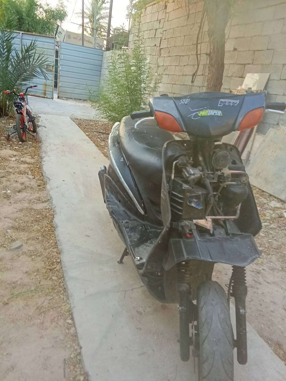 سلام عليكم سكنس نثيه للبيع
دراجه ماله شغل مو مال فرفره بيها معدل يخبل 
مكاني الزعفرانيه هاذ رقمي ***********
سعر دراجه ب325 وبيها مجال حك جيه
