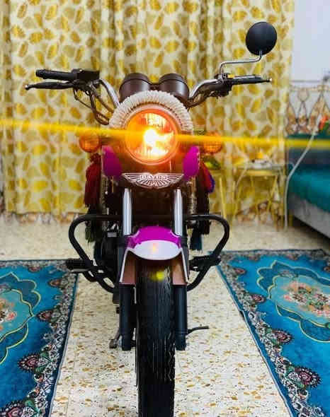 سلام عليكم دراجه دايوان للبيع اي نقص ما بيها 
دراجه مكينه 150 اوراق اصولي
 مكاني حله مركز المدينه 
 السعر 1,800 وبيها 
مجال فدوه لمو شراي لا يتصل ***********
