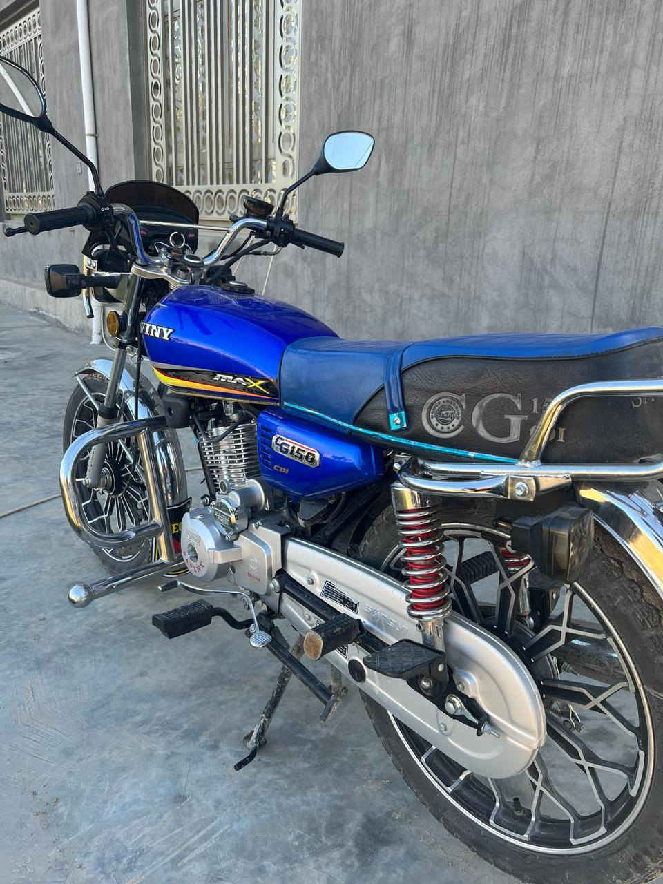 السلام عليكم دراجه سيفان موديل 2024 بيه بس منفيس فقط السعر 800 وبيه مجال مكان الصقلاويه رقم الهاتف ***********
