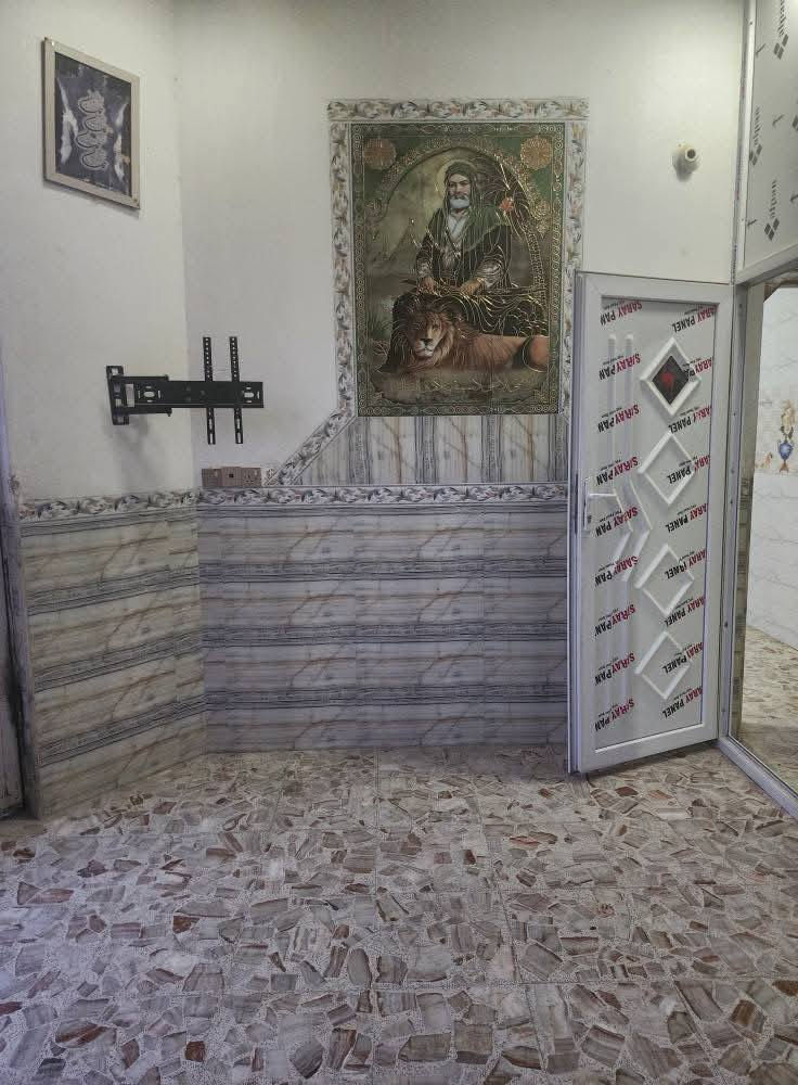 دار للبيع بناء حديث مساحة ٤٠٠متر غرفتين نوم ومطبخ حار وبارد وهول وكيليدور واستقبال ومجمع صحيات وحدائق ٢ مساحة بيت واسعةو منور على عرض البيت ونخل عدد ٣ مكتوم وبرحي وأشجار 

الموقع 
السياحي قرية الحصين_طريق الحمزه 
تم تنزيل السعر إلى ٩٥ ملوين وبي مجال بسيط 
للإستفسار 
***********
