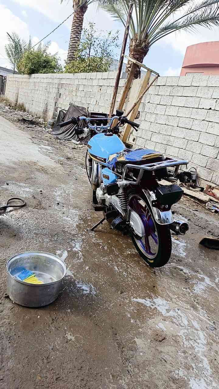 سلام عليكم دراجه سيفان 23 للبيع نكره سلف الدراجه نضيفه مكينه ممفتوحه وصار بيه بجديد خيط تبخير اصبح تبخر شويه وتكطع
اوراق ضاعن بشيله 
المكان الراشديه مال حسينيه 
السعر 450 وبيه مجال 
***********
