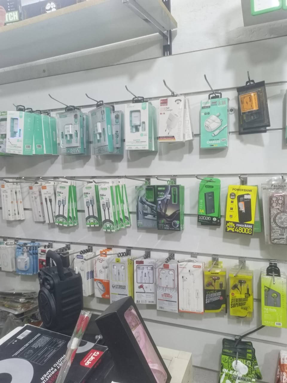 مكتبة و اكسسوارات موبايل وهدايا للبيع لعدم التفرغ 
العنوان..شارع عشرين قرب جامع ست لنده للاستفسار الاتصال على الرقم ***********
