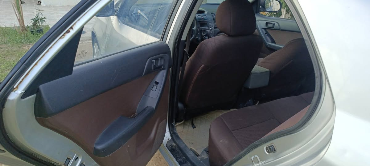 السلام عليكم 
سيراتوا 2012 خليجي كفاله من الصبغ سيارة نظيفه جدا محرك كير كولشي نضيف ادامه كامله 
رقم نجف مكانه نجف 
بيه بارد قليل جاملغ امامي او جاملغ خلفي شي قليل 
اورصعات بالقمارة والجنطه 
سعره 92
***********
