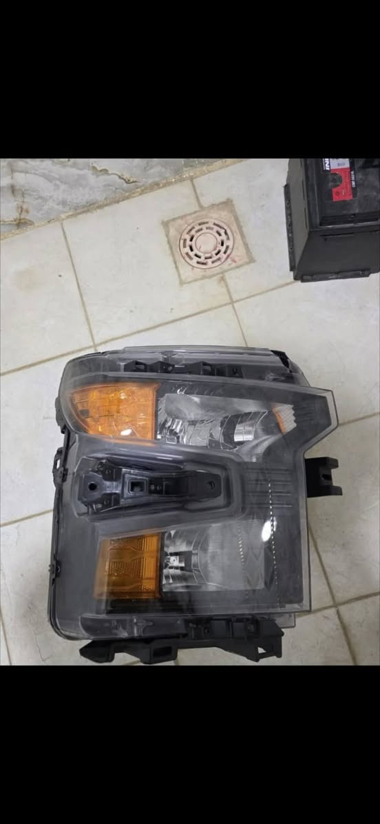 🔴🔴للبيع🔴🔴
لايت سلفرادو جهة الراكب اصلي بلادي مال سلفرادو السعر..200الف.. وبي مجال بسيط المو شراي لا يتعبني  للاستفسار"***********
